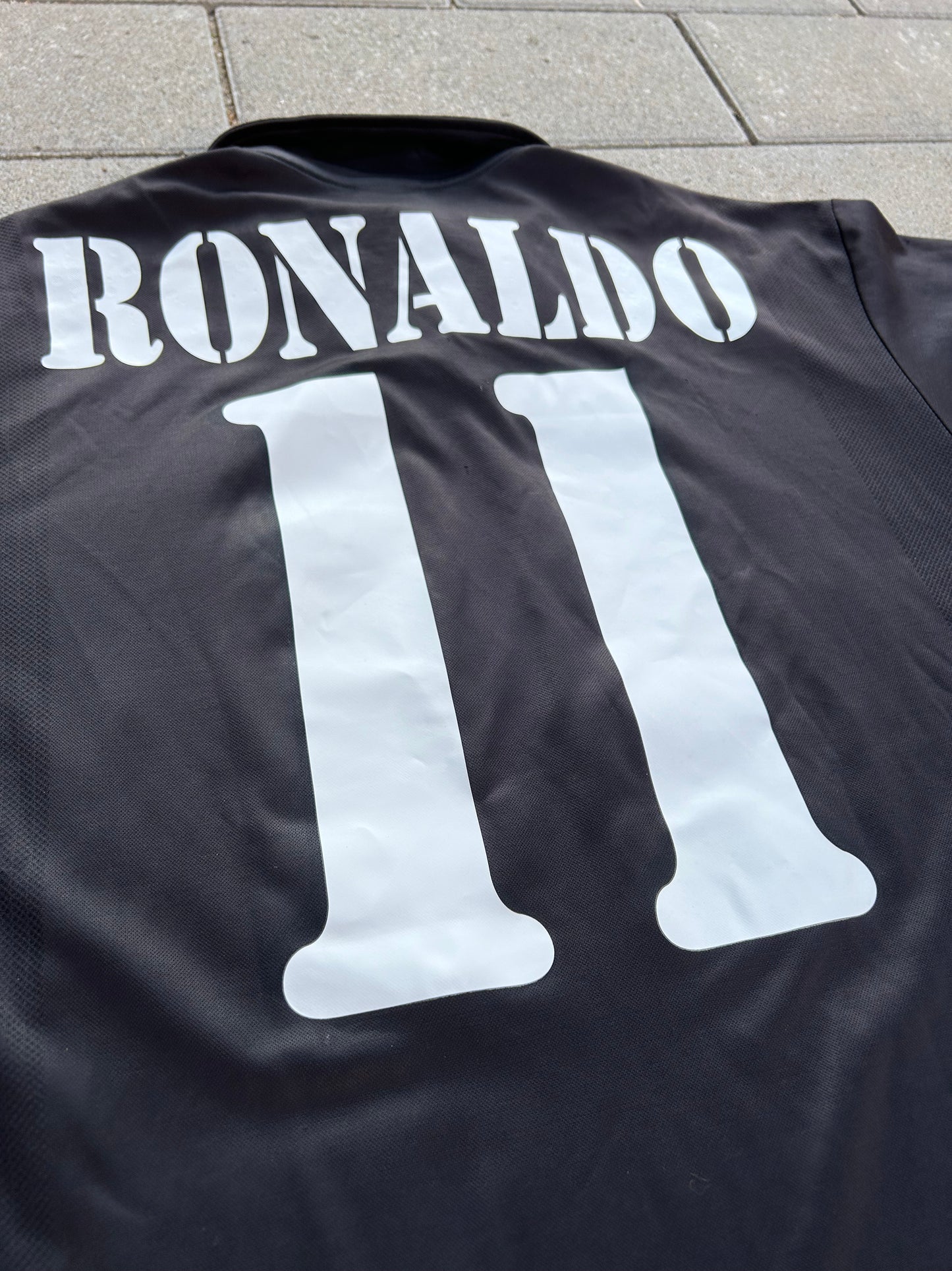 Real Madrid 2002/03 Authentic Away Shirt Ronaldo #11 Size M