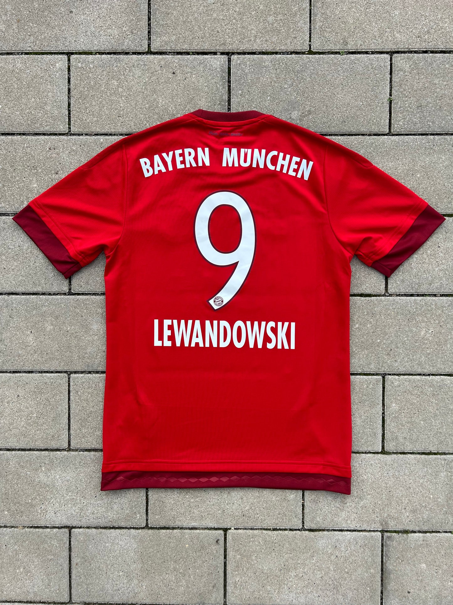Bayern München 2015/16 Original Home Shirt Lewandowski #9 Size S