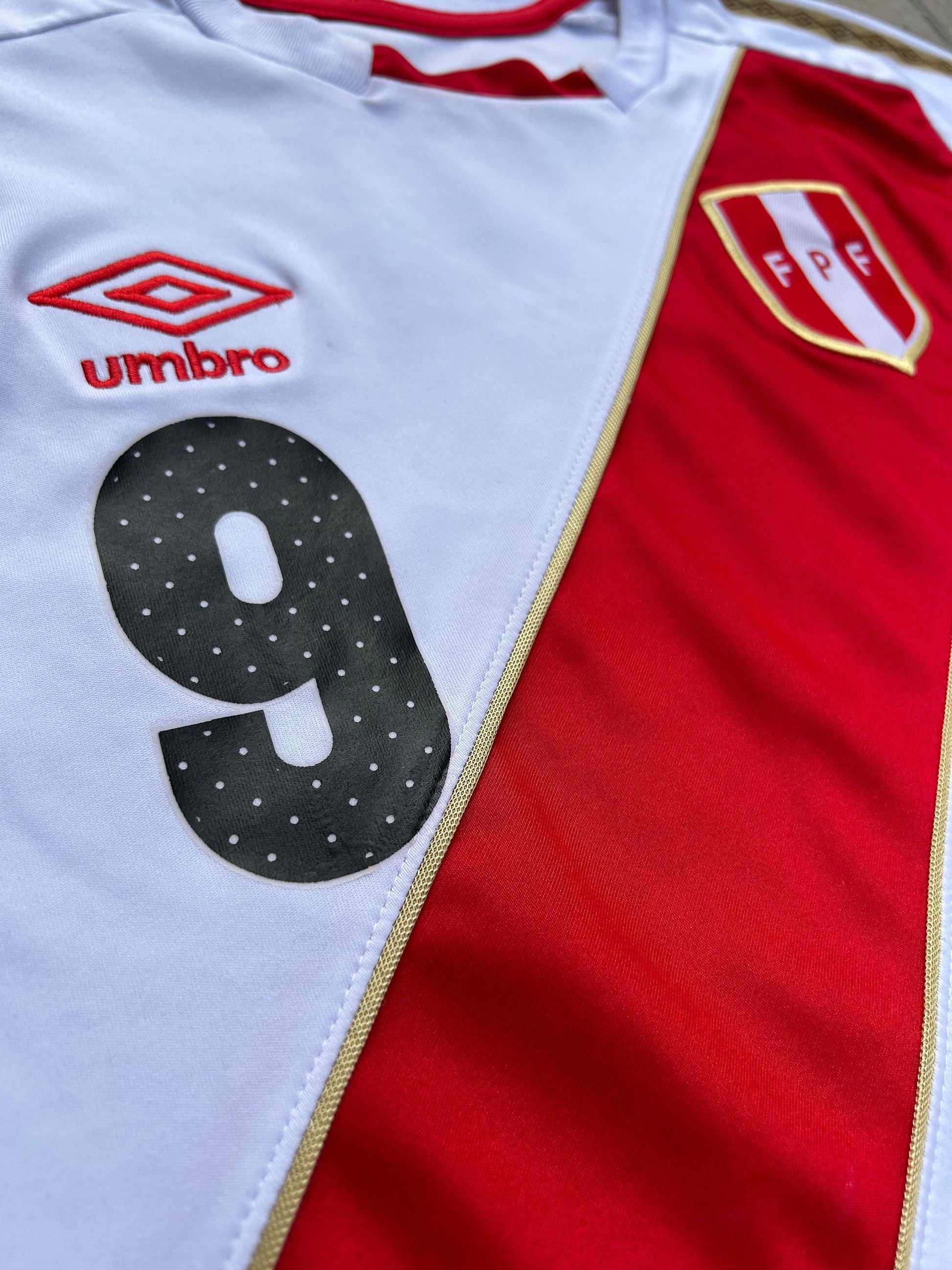 Peru 2018/19 Authentic Home Shirt Guerrero #9 Size S 3