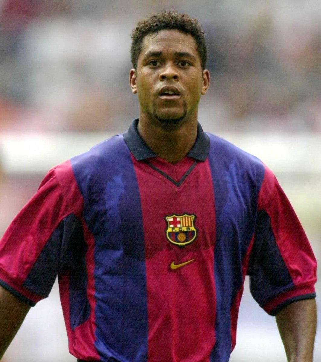 Barcelona 2000/01 Authentic Home T-Shirt Kluivert #9 - Size S