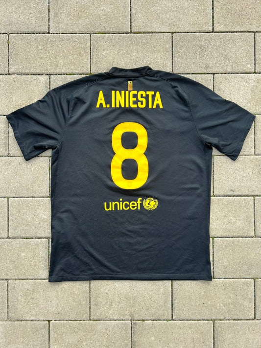 Barcelona 2011/12 Original Away Shirt Iniesta 8 Size XL - Shorty Football Shirts
