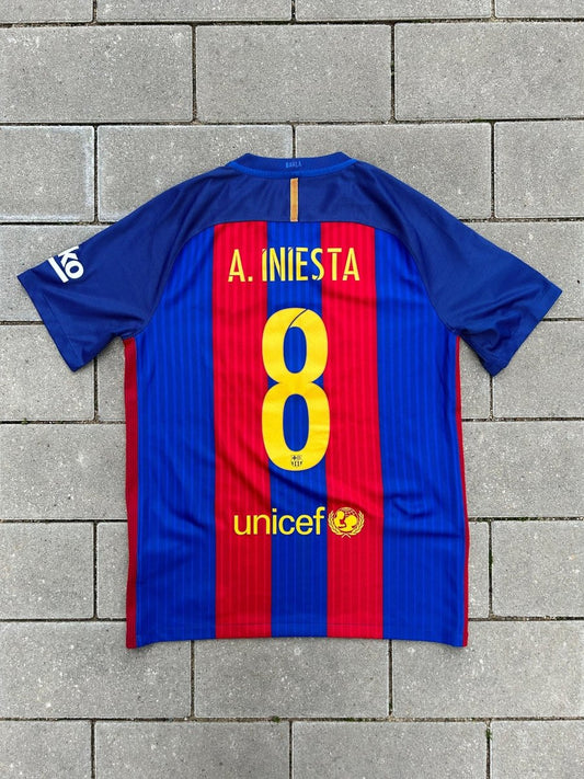 Barcelona 2016/17 Original Home Shirt Iniesta 8 Size M - Shorty Football Shirts