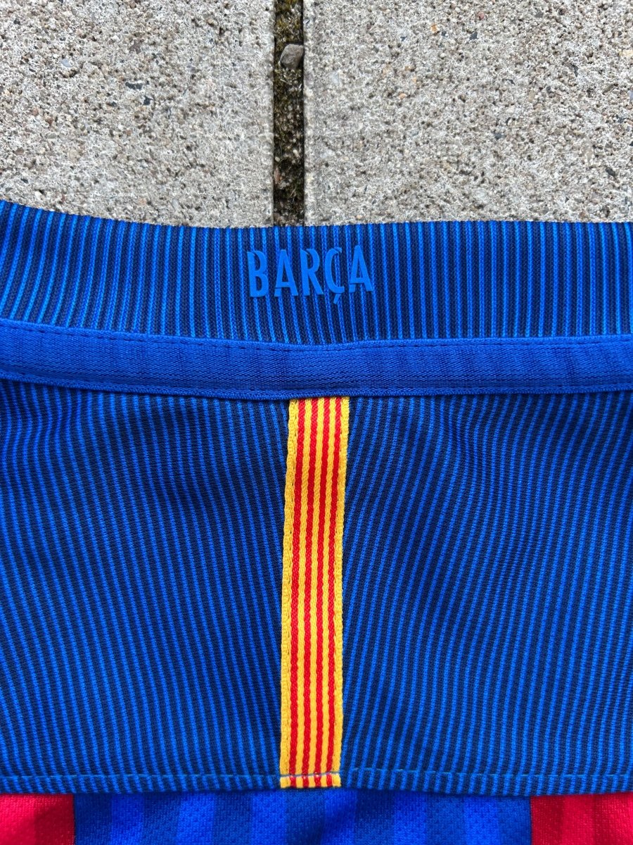 Barcelona 2016/17 Original Home Shirt Messi 10 Size M - Shorty Football Shirts