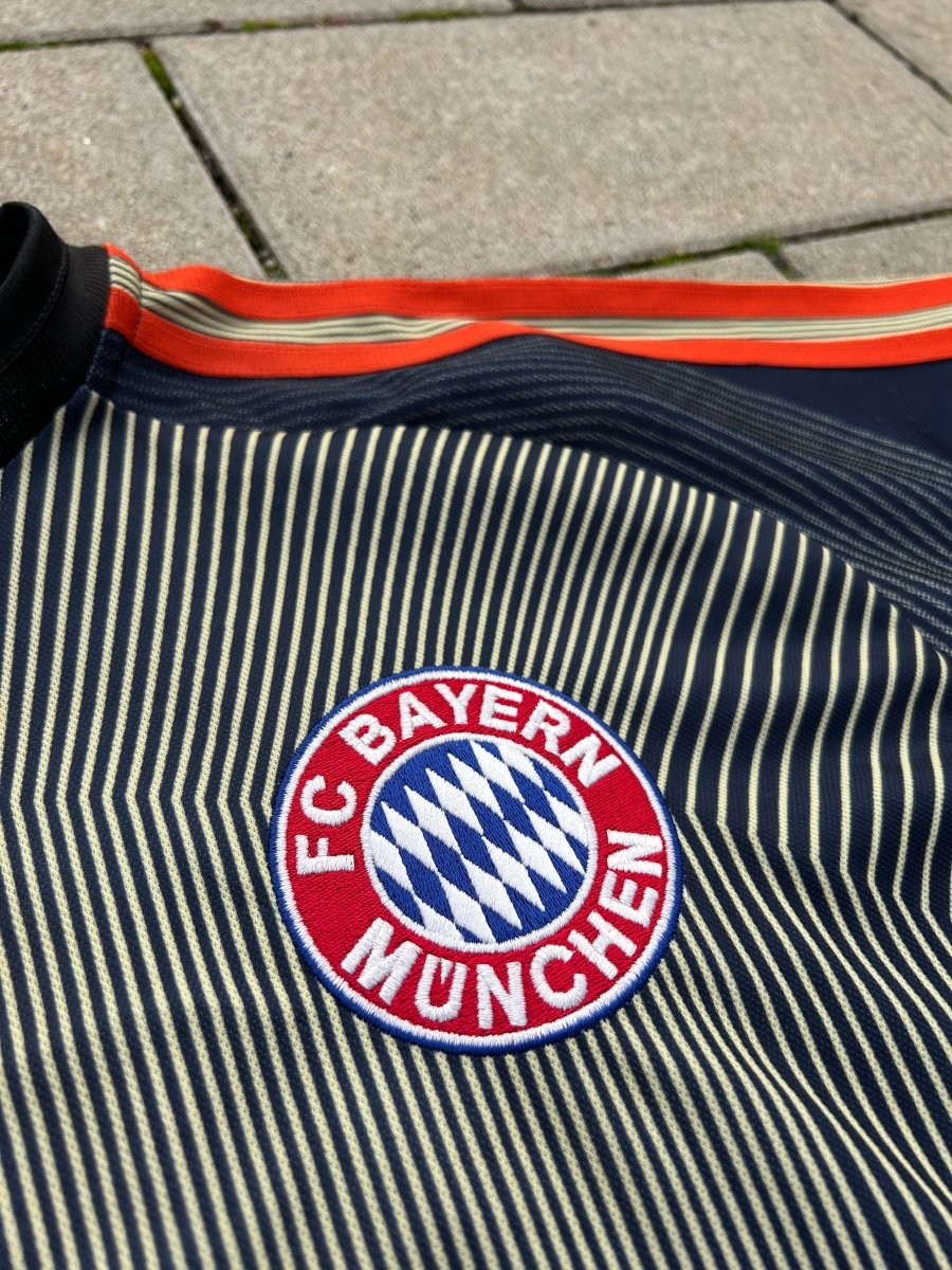 Bayern München 2003/04 Original GK Shirt Kahn 1 Size M - Shorty Football Shirts