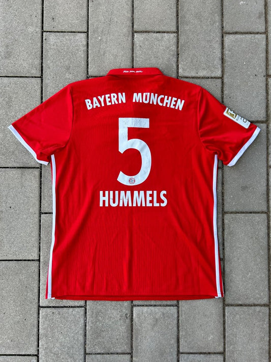 Bayern München 2016/17 Authentic Home Shirt Hummels 5 Size L - Shorty Football Shirts