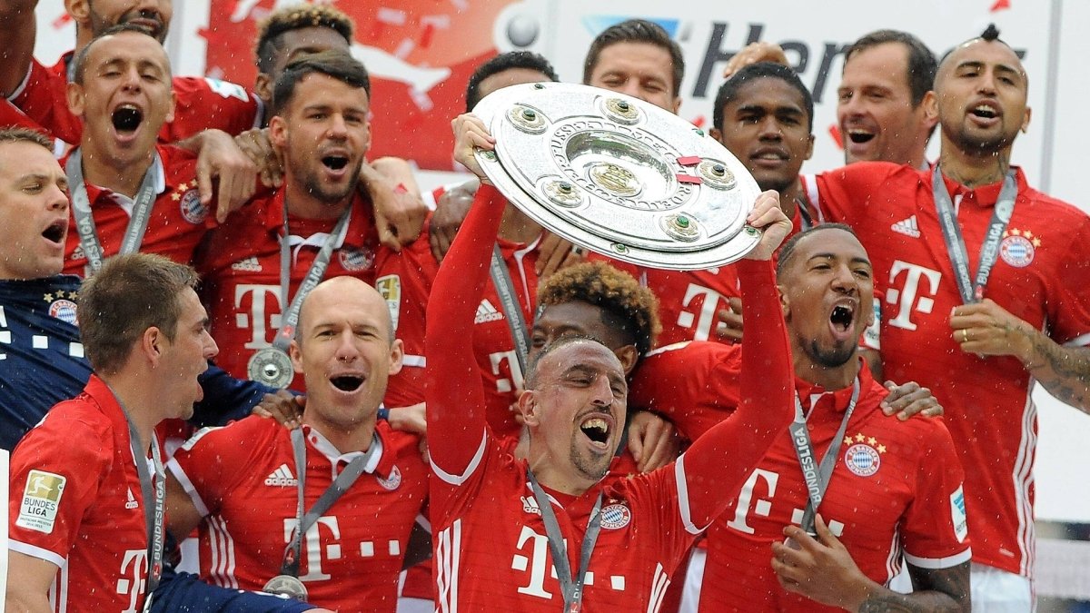 Bayern München 2016/17 Original Home Shirt Size S - Shorty Football Shirts