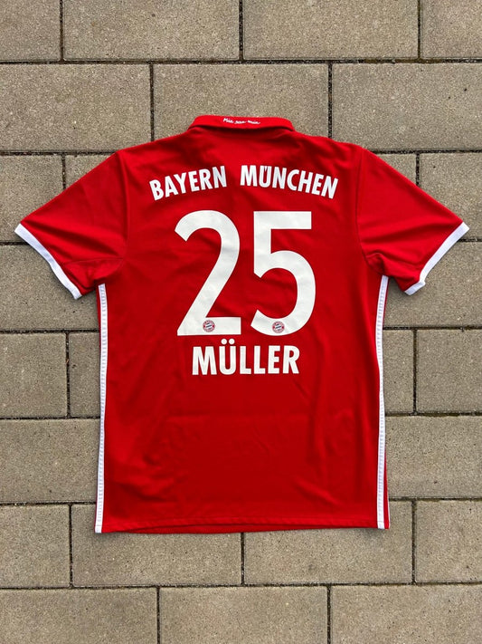 Bayern Munich 2016/17 Original Home Shirt Müller 25 Size M - Shorty Football Shirts