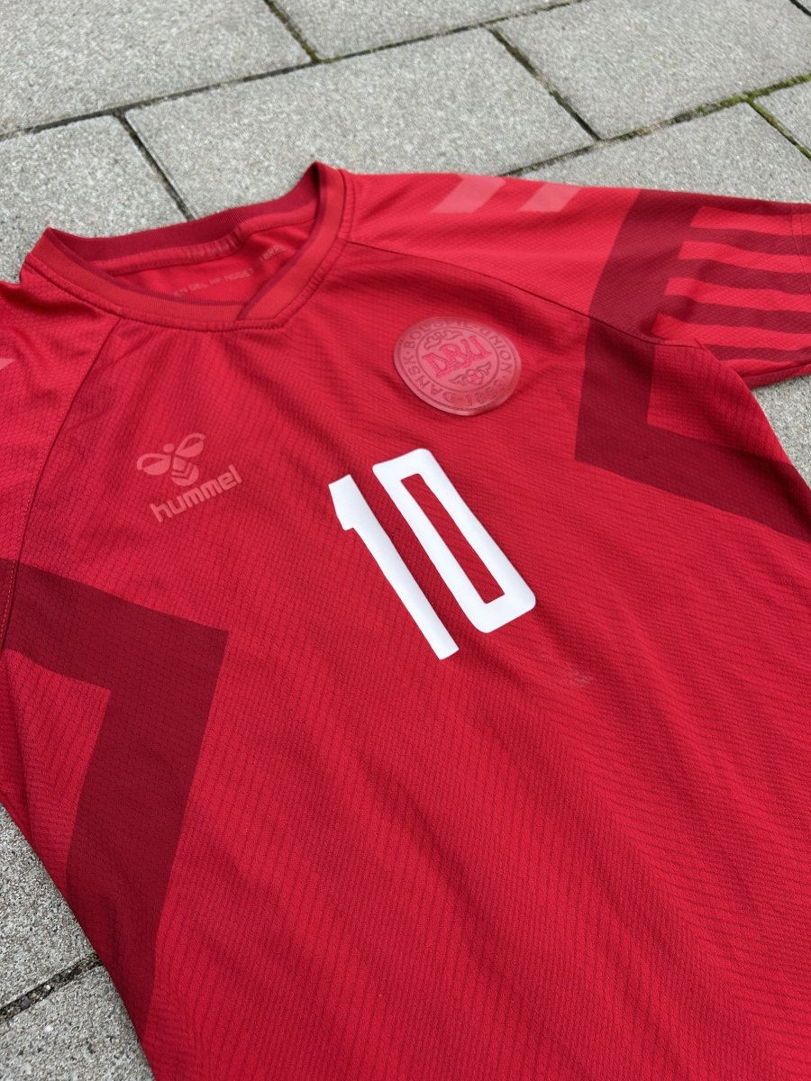 Denmark 2022/23 Original Home Shirt Eriksen #10 Size S Kids - Shorty Football Shirts