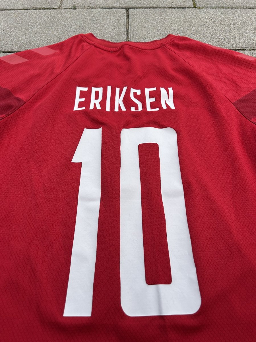 Denmark 2022/23 Original Home Shirt Eriksen #10 Size S Kids - Shorty Football Shirts