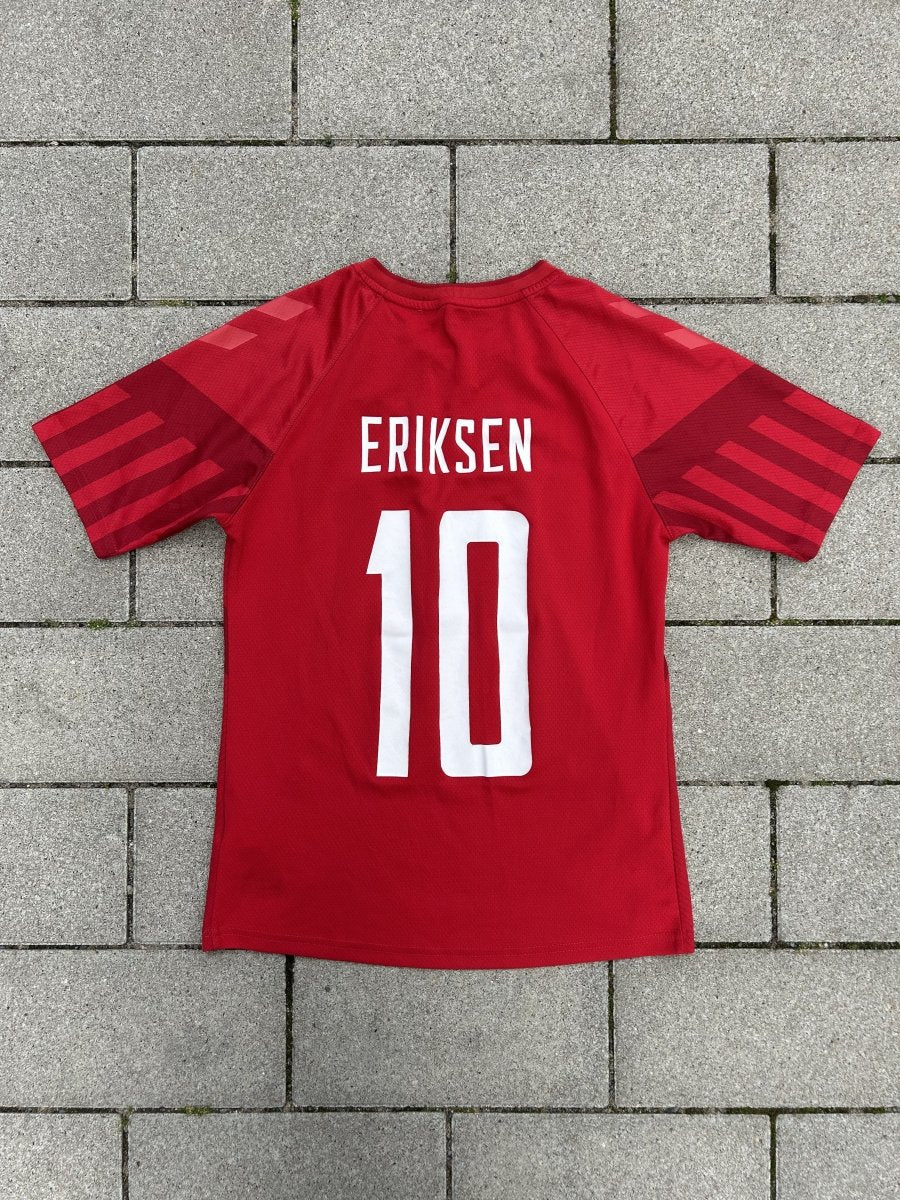 Denmark 2022/23 Original Home Shirt Eriksen #10 Size S Kids - Shorty Football Shirts