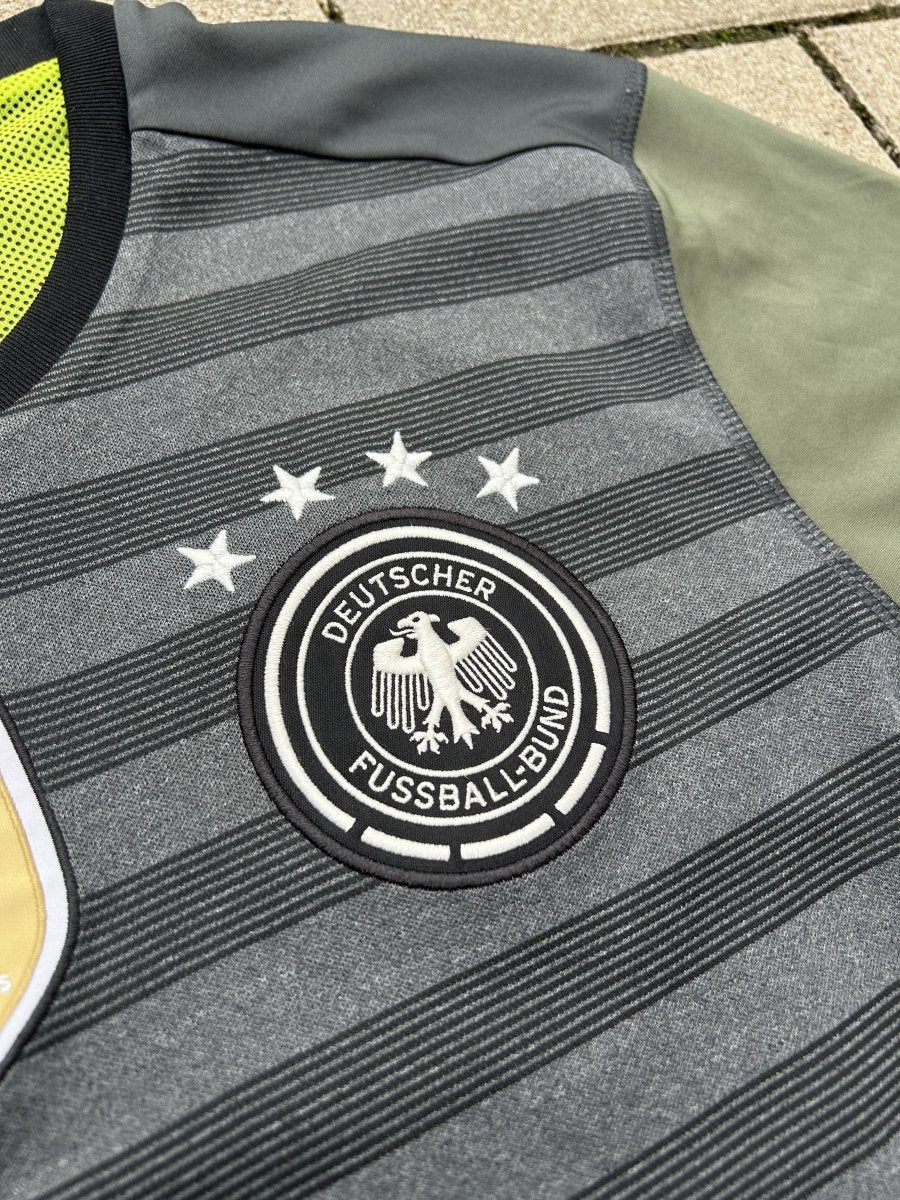 Germany 2015/17 Original Away Shirt Müller #13 Size M - Shorty Football Shirts