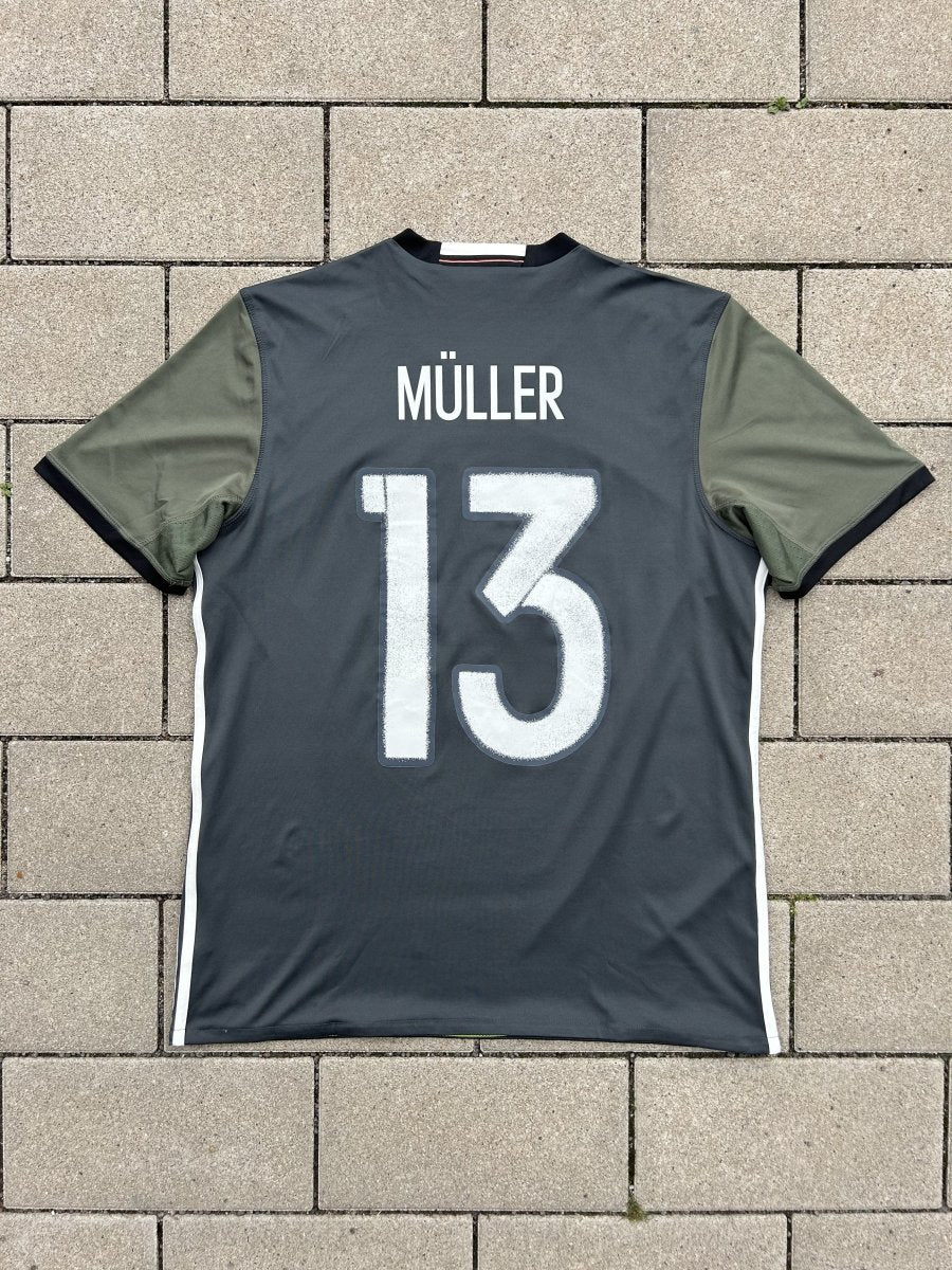 Germany 2015/17 Original Away Shirt Müller #13 Size M - Shorty Football Shirts