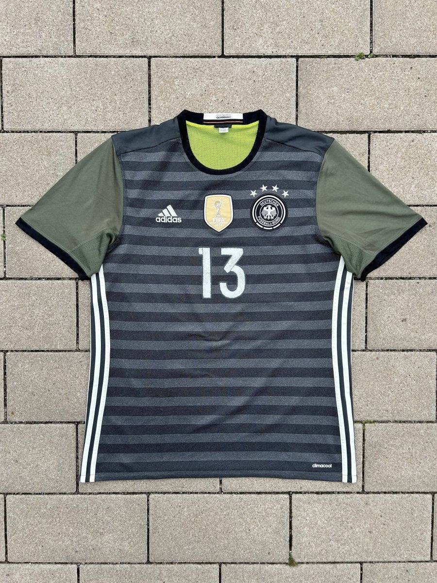 Germany 2015/17 Original Away Shirt Müller #13 Size M - Shorty Football Shirts