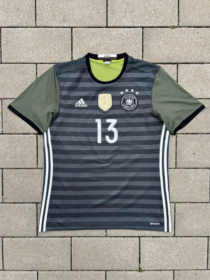 Germany 2015/17 Original Away Shirt Müller #13 Size M - Shorty Football Shirts