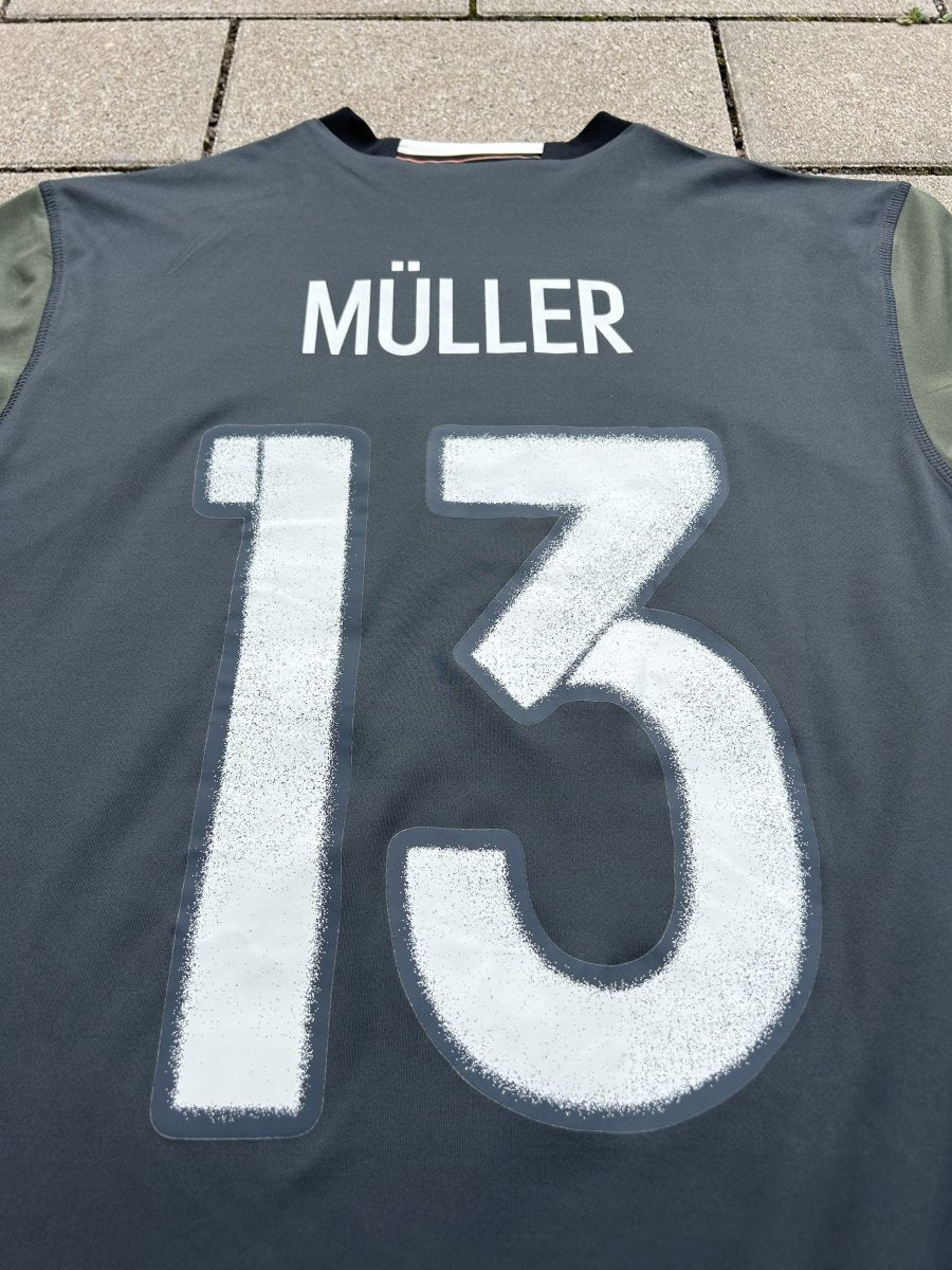 Germany 2015/17 Original Away Shirt Müller #13 Size M - Shorty Football Shirts