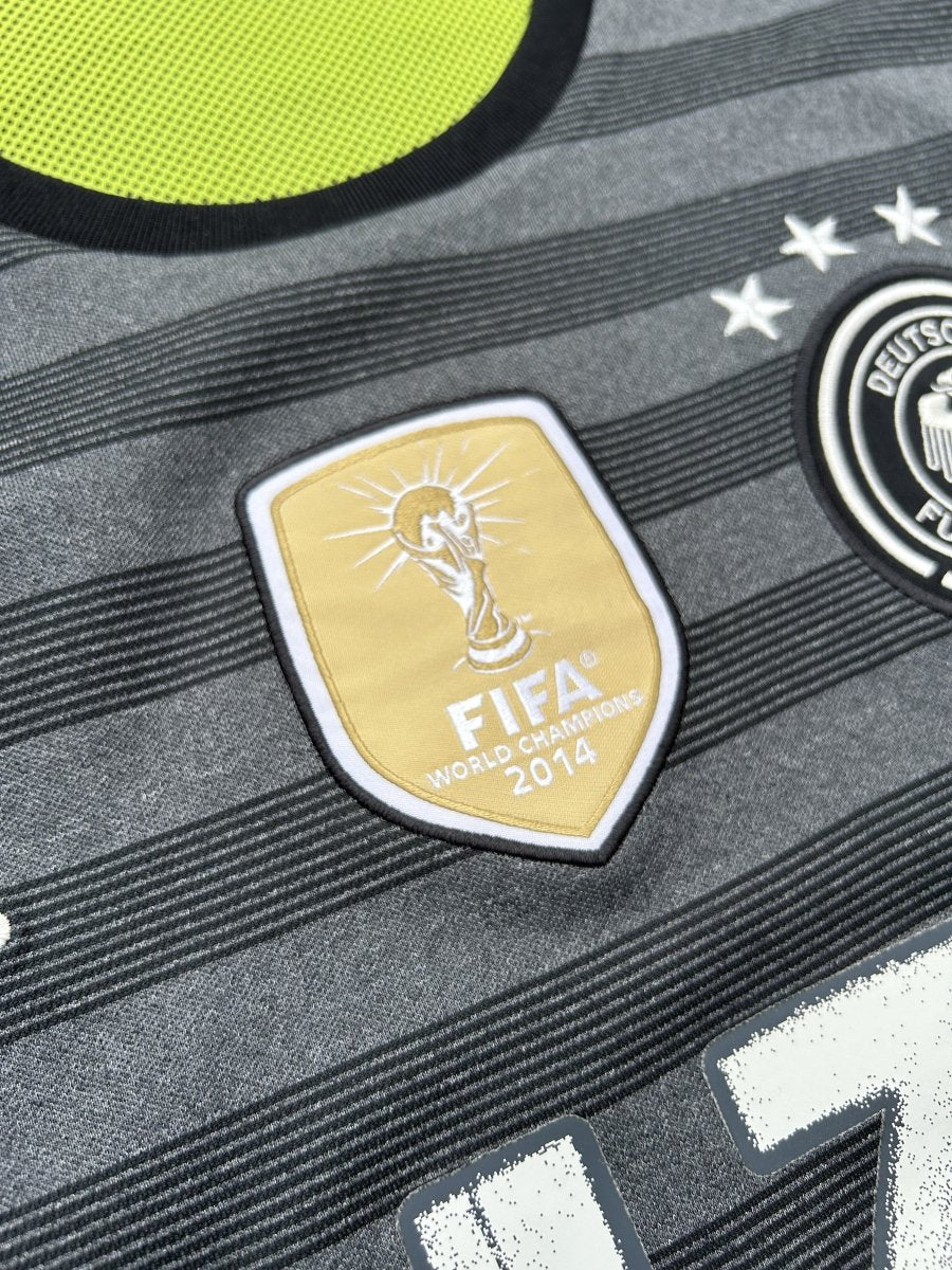 Germany 2015/17 Original Away Shirt Müller #13 Size M - Shorty Football Shirts