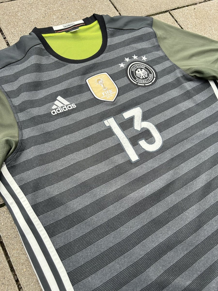 Germany 2015/17 Original Away Shirt Müller #13 Size M - Shorty Football Shirts