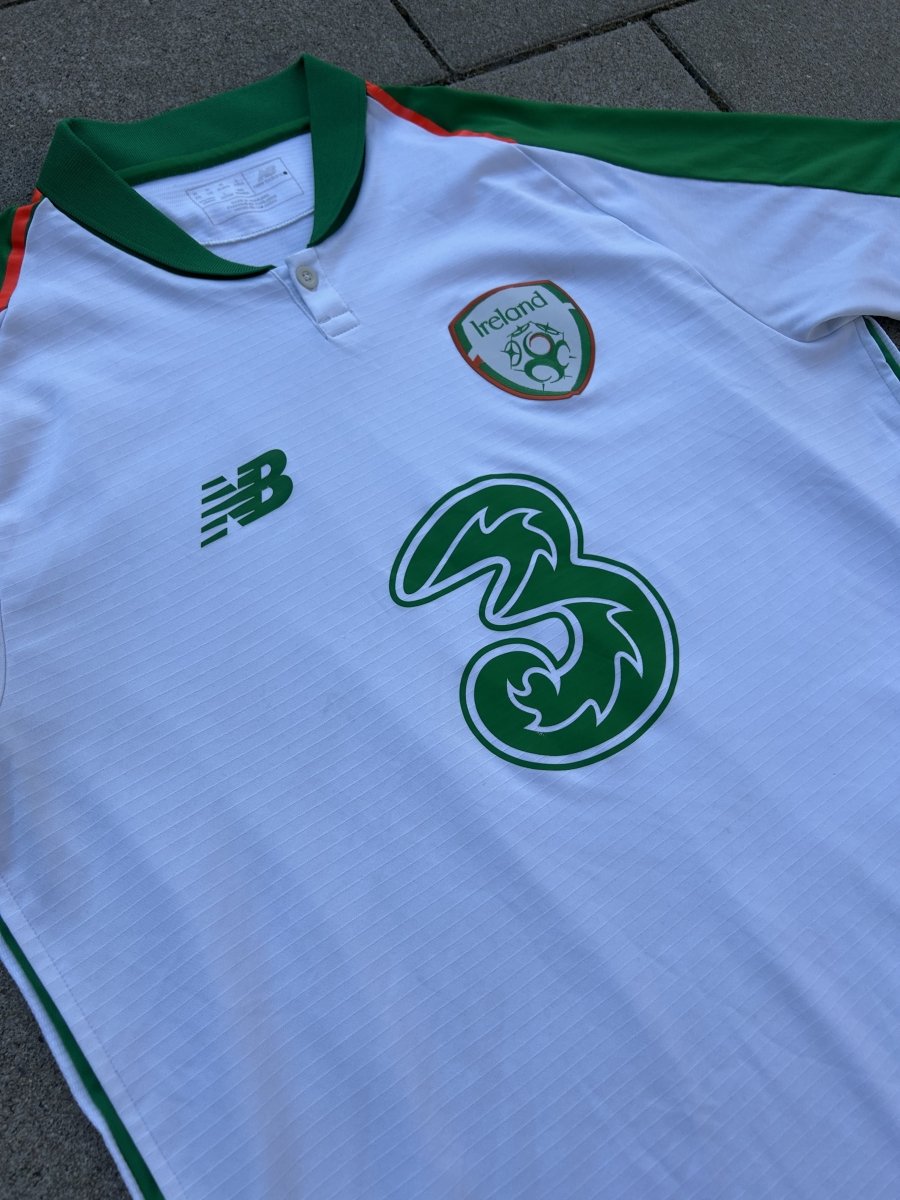 Ireland 2018/19 Original Away Shirt Size M - Shorty Football Shirts