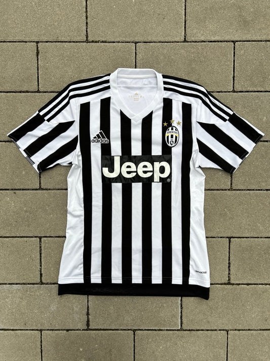 Juventus 2015/16 Original Home Shirt Size S - Shorty Football Shirts