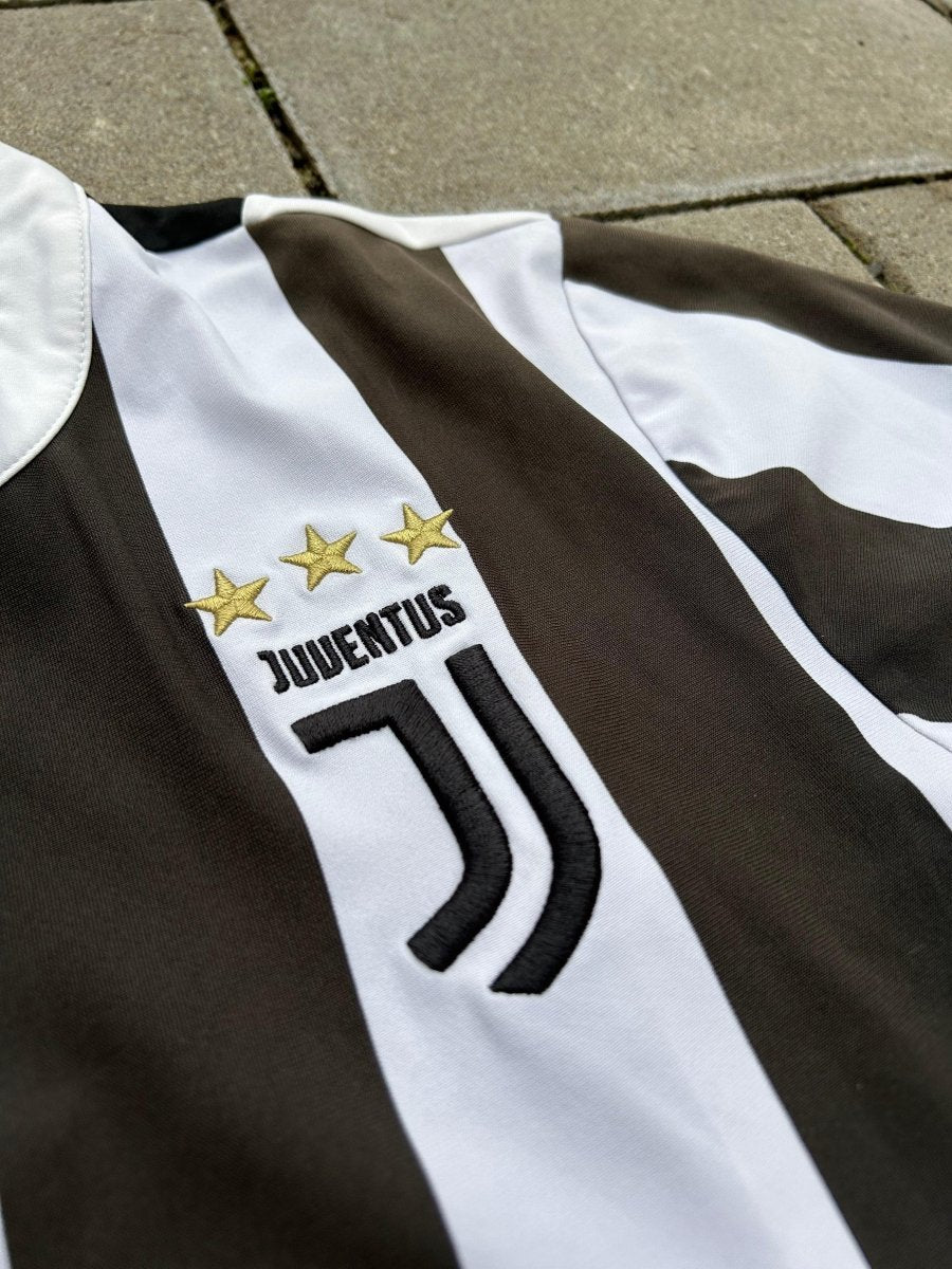 Juventus 2017/18 Original Home Shirt Size M - Shorty Football Shirts