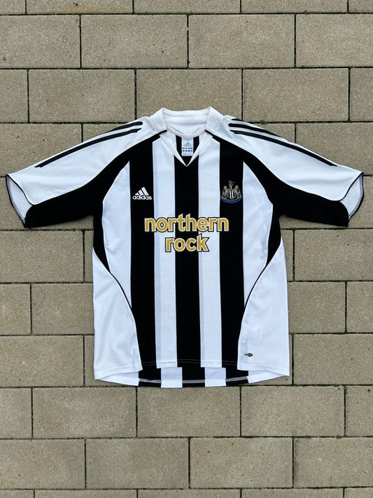 Newcastle United 2005/07 Original Home Shirt Size L - Shorty Football Shirts