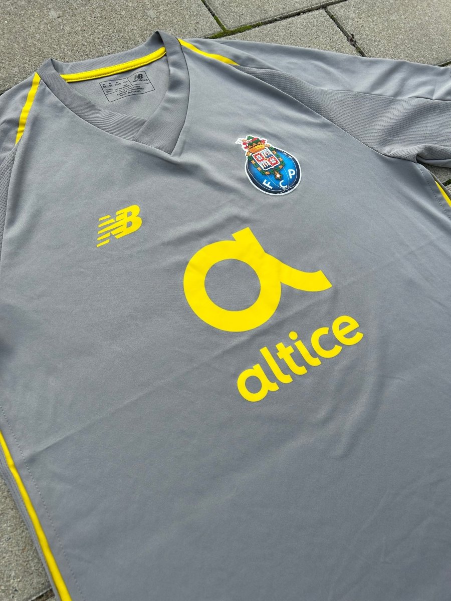 Porto 2018/19 Original Away Shirt Size M - Shorty Football Shirts
