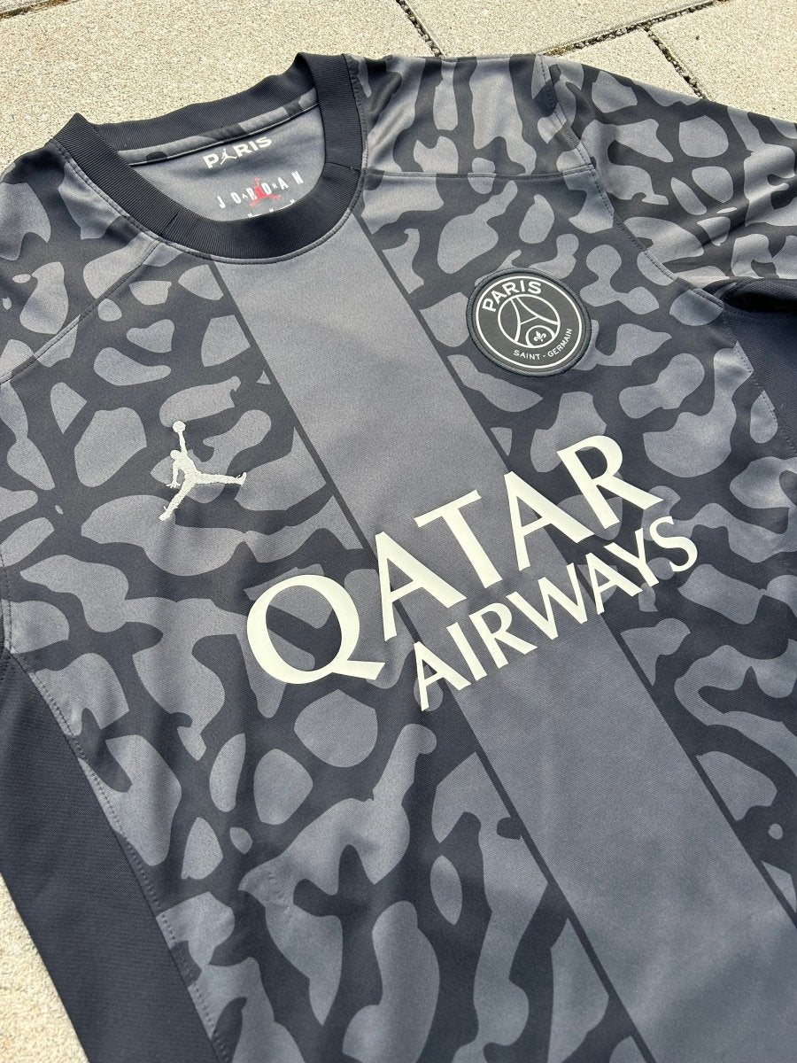 PSG 2023/24 Original Third Shirt Mbappé 7 Size M - Shorty Football Shirts