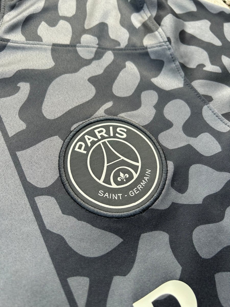 PSG 2023/24 Original Third Shirt Mbappé 7 Size M - Shorty Football Shirts