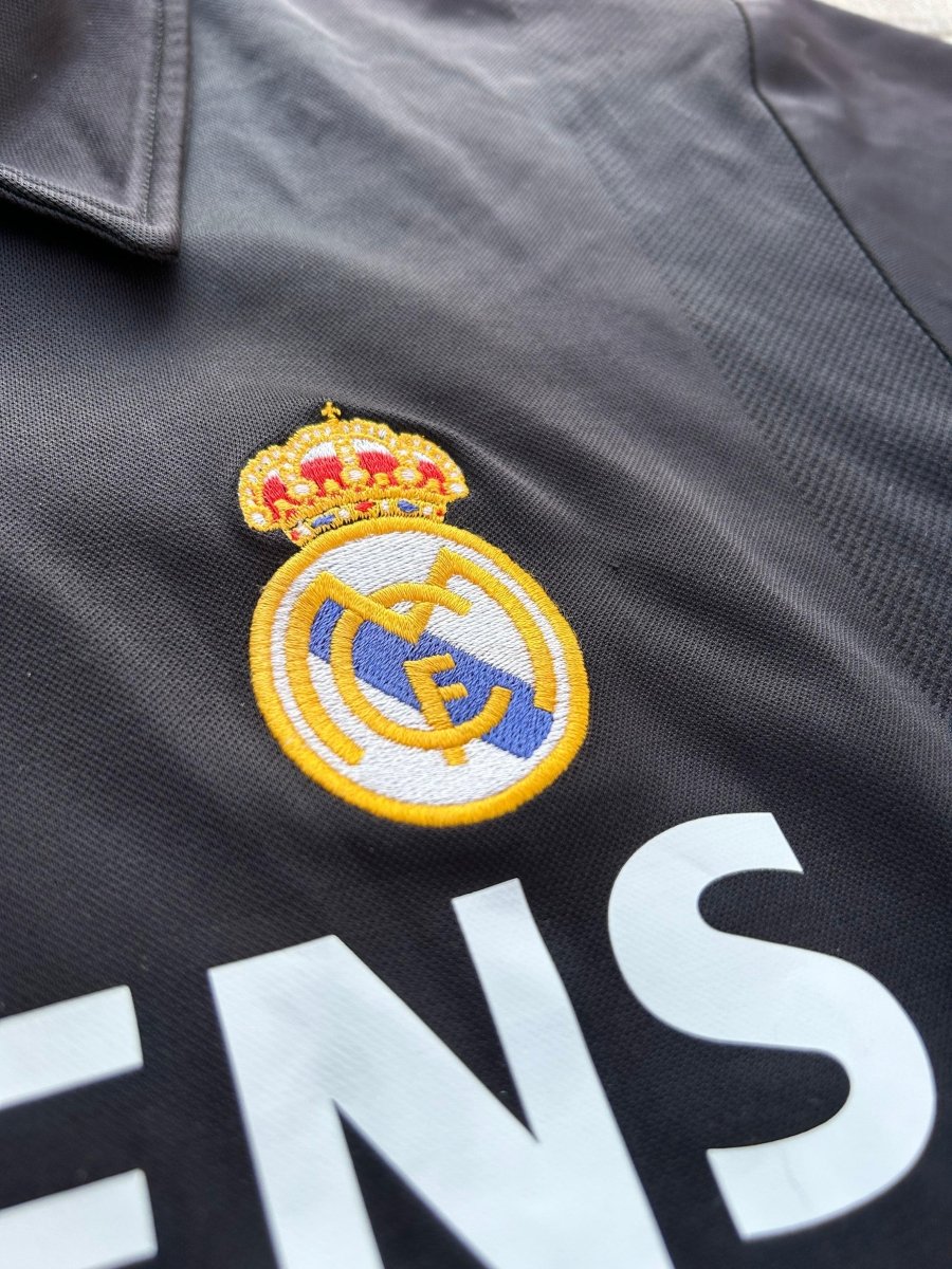 Real Madrid 2002/03 Authentic Away Shirt Ronaldo 11 Size M - Shorty Football Shirts
