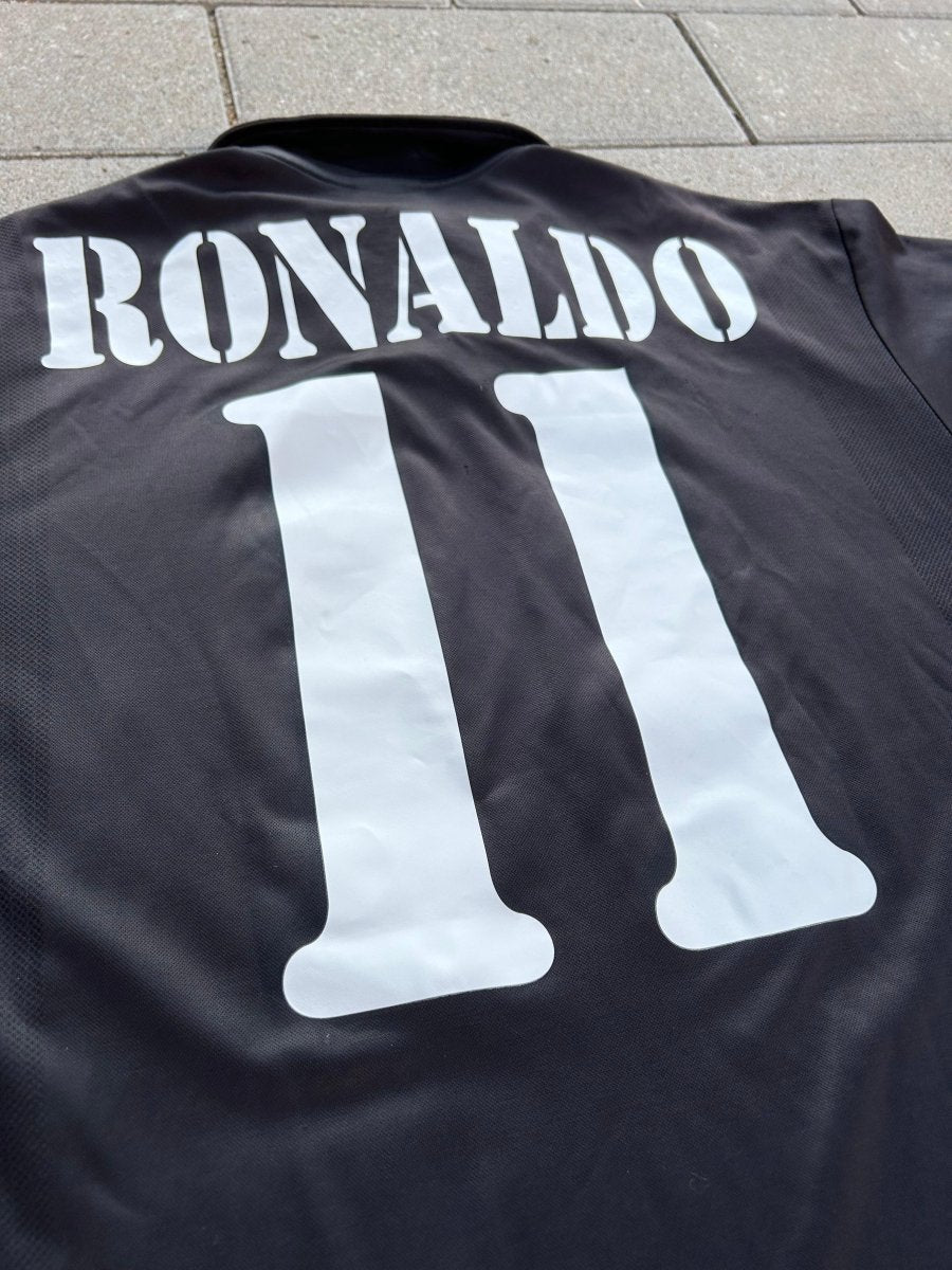 Real Madrid 2002/03 Authentic Away Shirt Ronaldo 11 Size M - Shorty Football Shirts