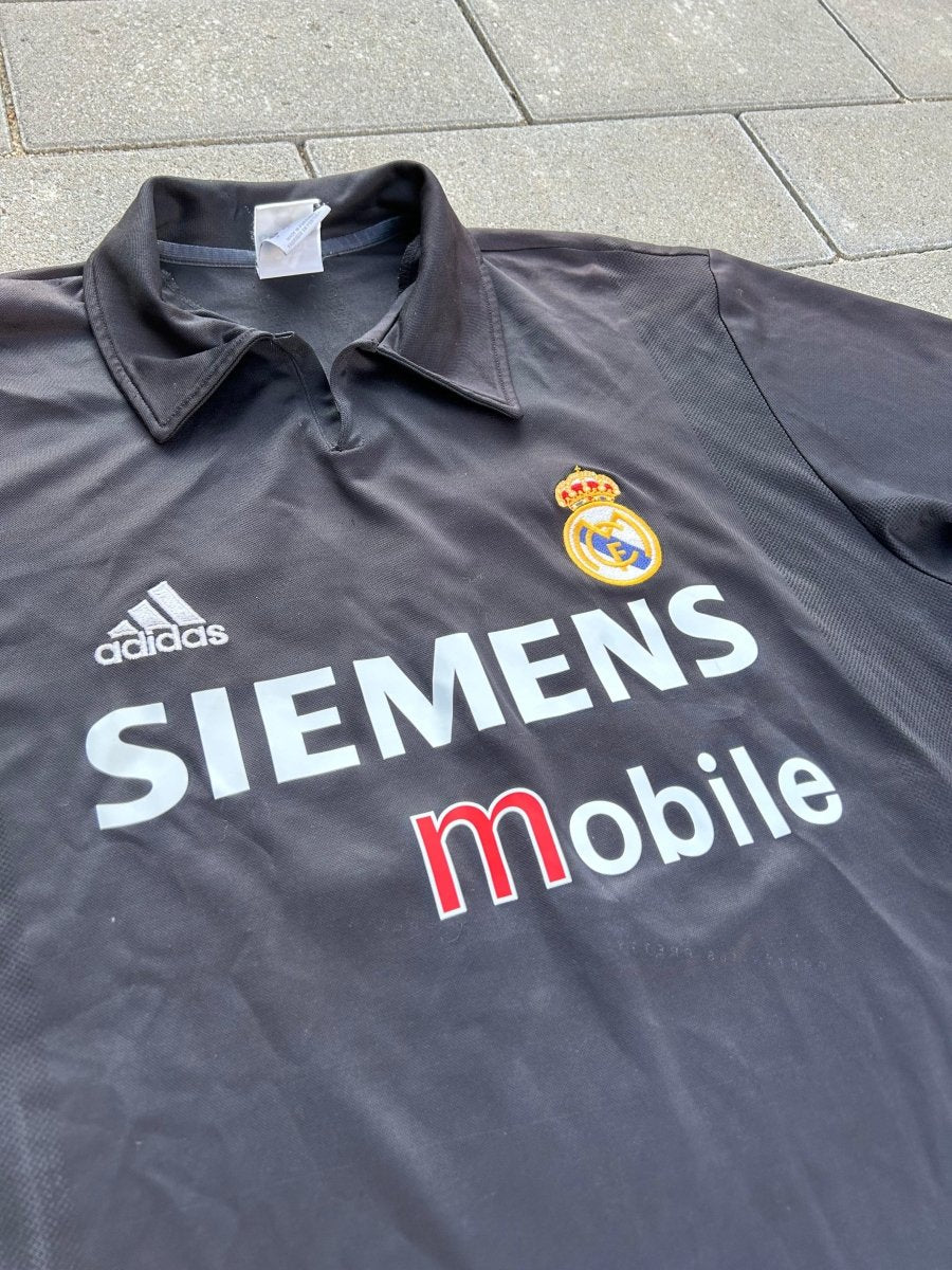 Real Madrid 2002/03 Authentic Away Shirt Ronaldo 11 Size M - Shorty Football Shirts