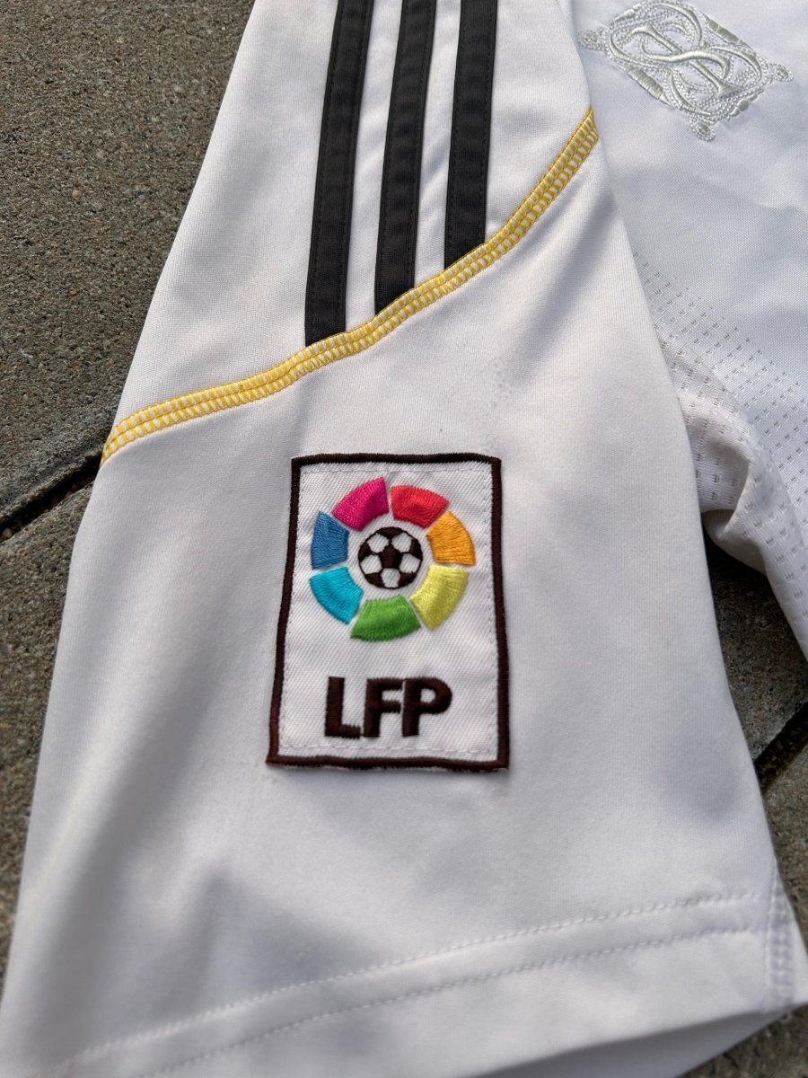 Real Madrid 2009/10 Original Home Shirt Kaká 8 Size M - Shorty Football Shirts