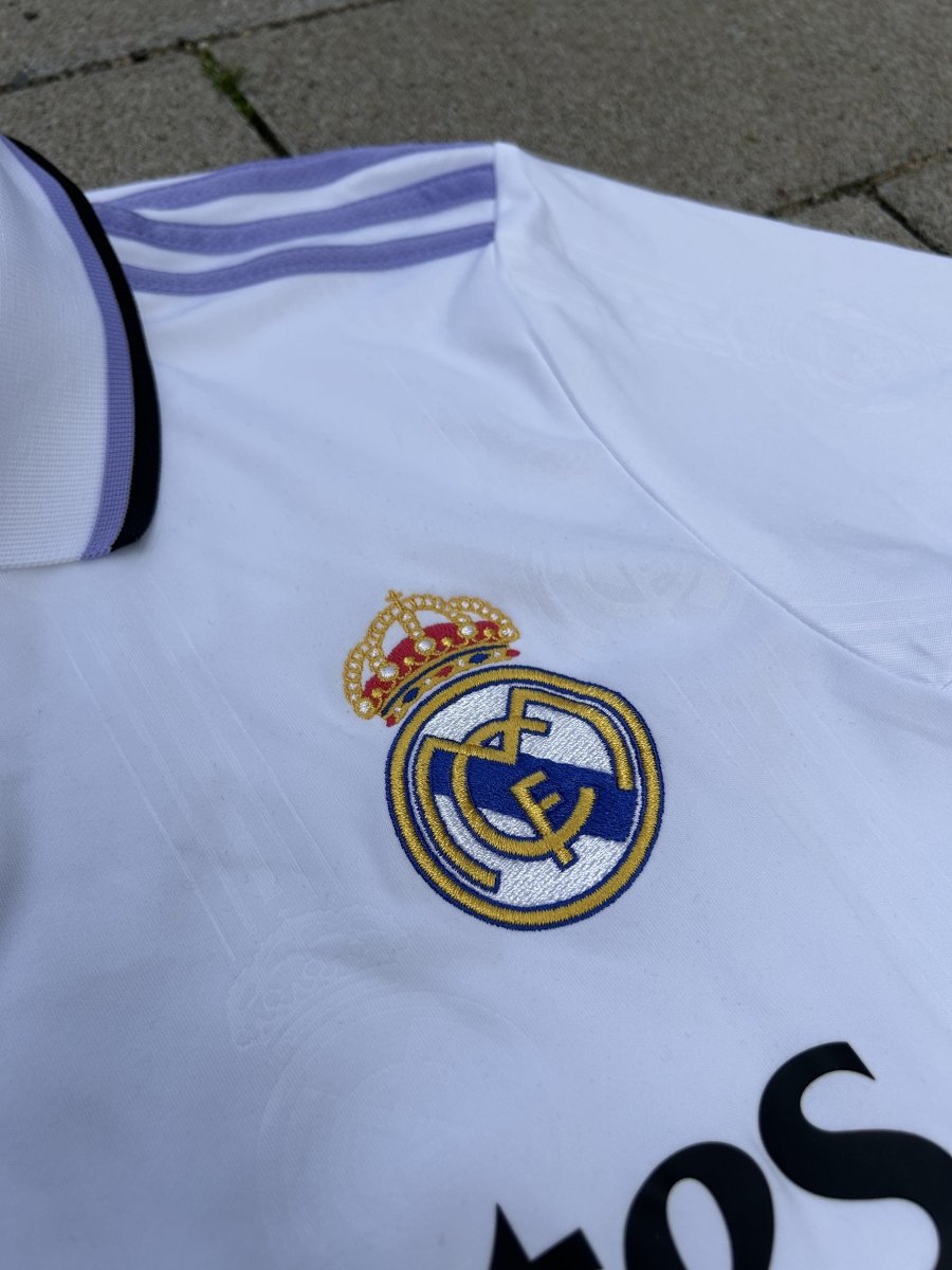 Real Madrid 2022/23 Original Home Shirt Kroos #8 Size S - Shorty Football Shirts