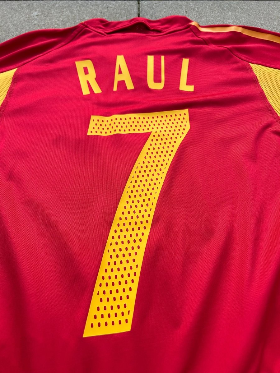 Spain 2004/06 Original Home Shirt Raul 7 Size S - Shorty Football Shirts