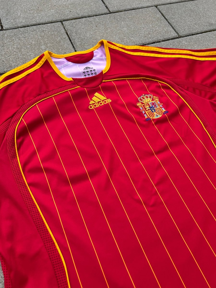 Spain 2006/08 Original Home Shirt Size M - Shorty Football Shirts