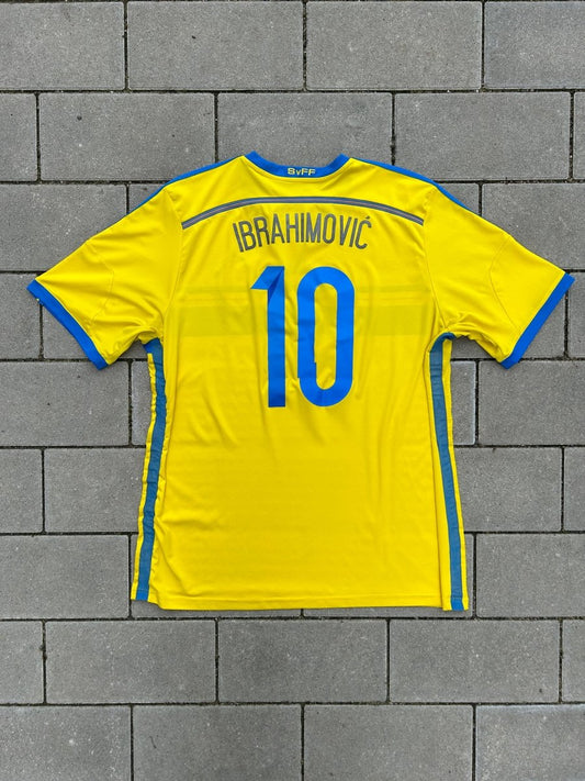 Sweden 2014/15 Original Home Shirt Ibrahimovic 10 Size XL - Shorty Football Shirts