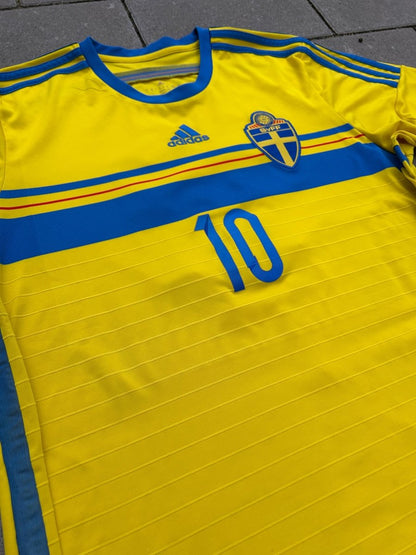 Sweden 2014/15 Original Home Shirt Ibrahimovic 10 Size XL - Shorty Football Shirts