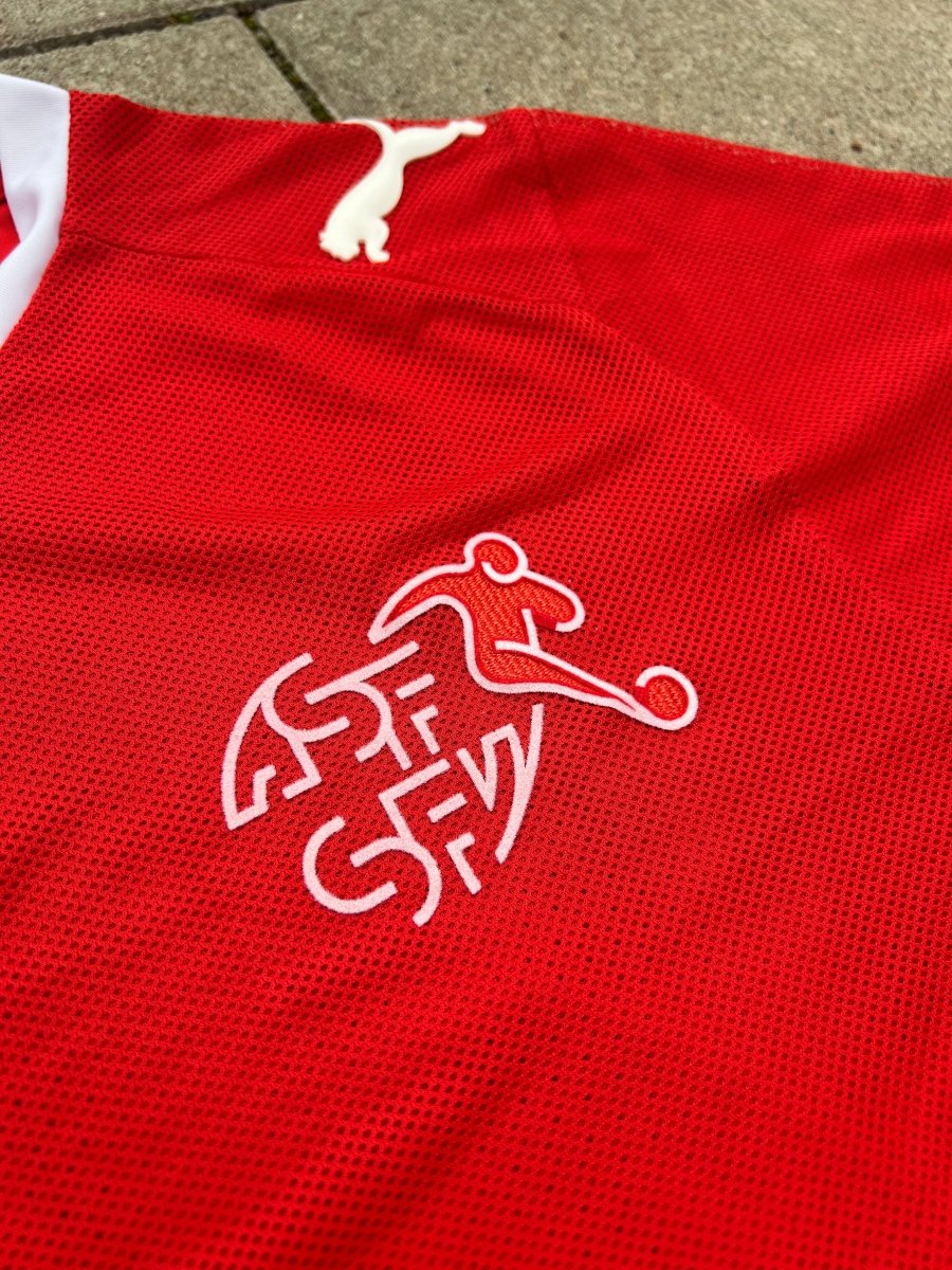 Switzerland 2008/10 Original Home Shirt Size S - Shorty Football Shirts