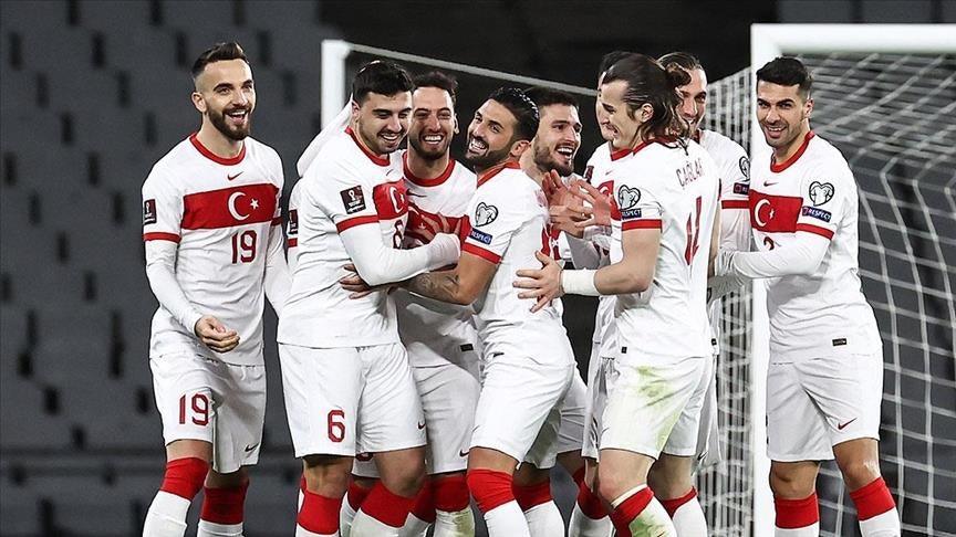 Turkey 2020/22 Authentic Home Shirt Size M - Shorty Football Shirts